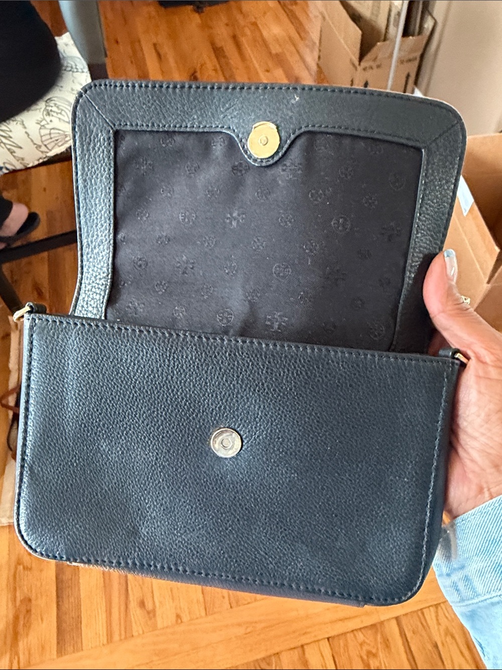 Tory Burch Black Pebbled Leather Crossbody with Logo Flap - Picture 3 of 7